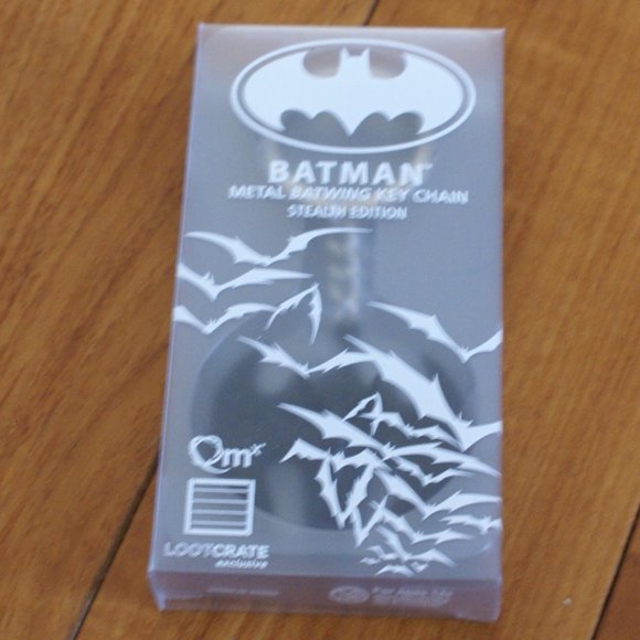 BATMAN METAL BATWING KEYCHAIN | Stealth Edition | Loot Crate Exclusive 2016 - Picture 2 of 3